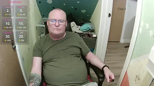 Snapshot of FriendlyDave chatting on February 2025 06:48:02 PM FriendlyDave online show from February 2025 06:48:02 PM