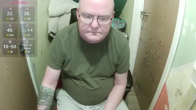 Snapshot of FriendlyDave chatting on March 2025 08:30:01 AM FriendlyDave online show from March 2025 08:30:01 AM