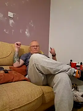 Snapshot of FriendlyDave chatting on March 2025 10:28:02 PM FriendlyDave online show from March 2025 10:28:02 PM