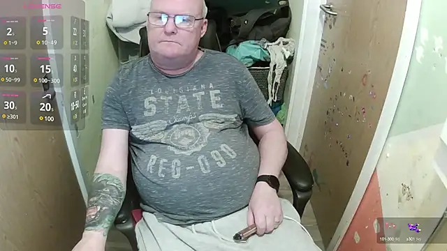 Snapshot of FriendlyDave chatting on March 2025 01:00:01 PM FriendlyDave online show from March 2025 01:00:01 PM