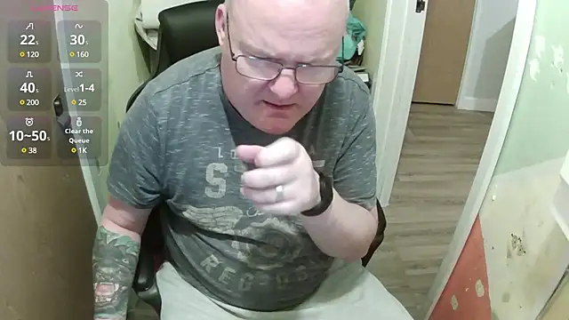 Snapshot of FriendlyDave chatting on March 2025 06:43:01 PM FriendlyDave online show from March 2025 06:43:01 PM