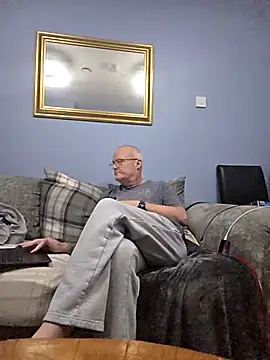 Snapshot of FriendlyDave chatting on December 2025 10:04:01 PM FriendlyDave online show from December 2025 10:04:01 PM