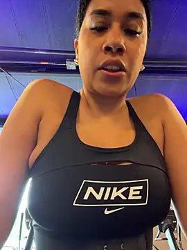 ninapetitew online show from March 2026 05:57:02 PM