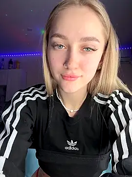 Snapshot of Good__Girl_ chatting on December 2025 07:18:01 PM Good Girl online show from December 2025 07:18:01 PM