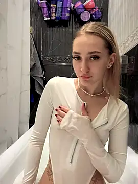 Snapshot of Good__Girl_ chatting on October 2025 10:34:02 AM Good Girl online show from October 2025 10:34:02 AM