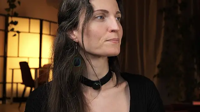 yulladao online show from November 2025 06:00:02 PM