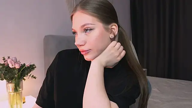 MiaKeler online show from April 2026 08:59:01 PM