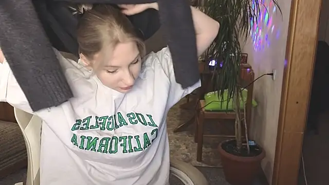 MiaKeler online show from March 2025 01:57:02 PM