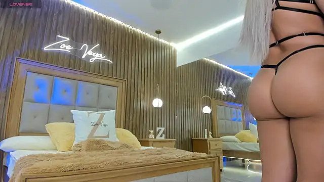 Snapshot of Zoevegass chatting on November 2025 06:44:01 PM Zoevegass online show from November 2025 06:44:01 PM