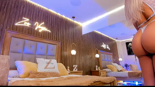 Snapshot of Zoevegass chatting on November 2025 04:40:01 PM Zoevegass online show from November 2025 04:40:01 PM