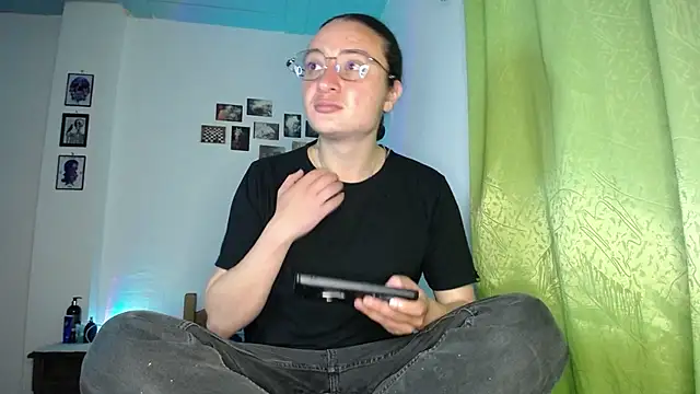 monkeywillwhite online show from November 2025 02:01:02 AM