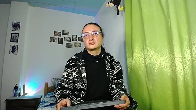 monkeywillwhite online show from November 2025 02:05:02 AM