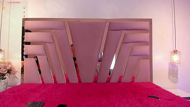 Jiggly   online show from November 2025 10:57:01 PM