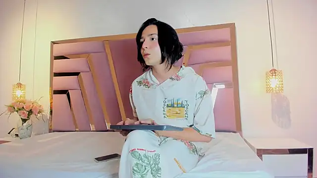 Jiggly   online show from November 2025 10:47:02 PM