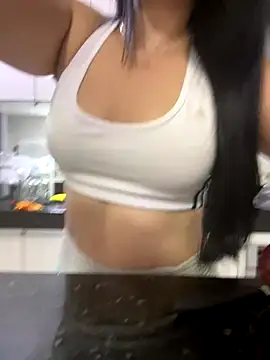 lupyta20 online show from December 2025 01:06:01 PM