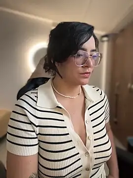 Lia flowers online show from February 2026 10:01:02 PM