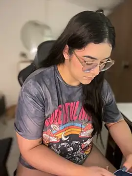 Lia flowers online show from November 2025 11:19:01 PM