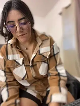 Snapshot of Lia_flowers chatting on February 2025 11:11:02 PM Lia flowers online show from February 2025 11:11:02 PM