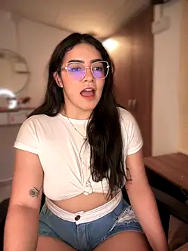 Lia flowers online show from November 2025 11:08:02 PM