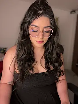 Lia flowers online show from December 2025 11:55:02 PM