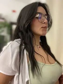 Snapshot of Lia_flowers chatting on February 2025 05:18:02 AM Lia flowers online show from February 2025 05:18:02 AM