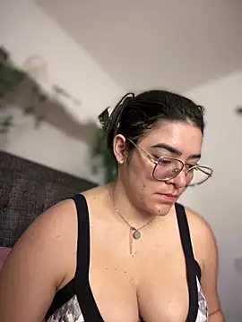 Snapshot of Lia_flowers chatting on March 2025 11:02:02 PM Lia flowers online show from March 2025 11:02:02 PM