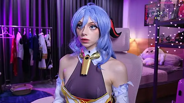 HolliWould  online show from February 2026 10:50:01 AM