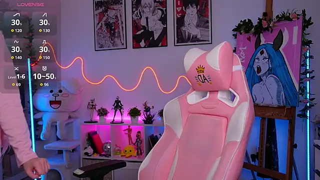 HolliWould  online show from September 2025 05:56:01 PM