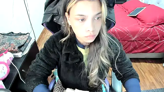 Snapshot of LuisaReyes_2911 chatting on November 2025 01:34:01 AM LuisaReyes 2911 online show from November 2025 01:34:01 AM