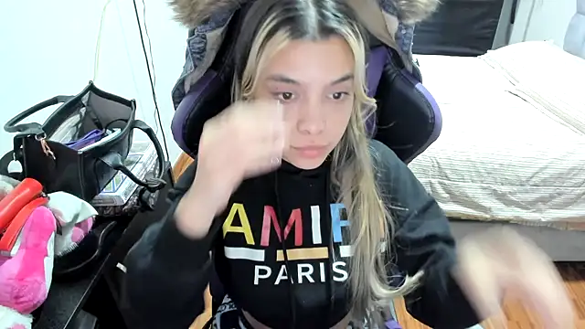 Snapshot of LuisaReyes_2911 chatting on September 2025 02:07:02 AM LuisaReyes 2911 online show from September 2025 02:07:02 AM