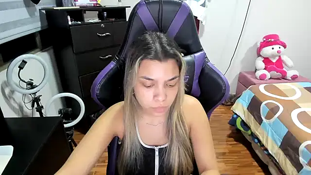 Snapshot of LuisaReyes_2911 chatting on December 2024 01:21:01 AM LuisaReyes 2911 online show from December 2024 01:21:01 AM