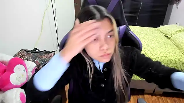 Snapshot of LuisaReyes_2911 chatting on October 2025 02:13:02 AM LuisaReyes 2911 online show from October 2025 02:13:02 AM