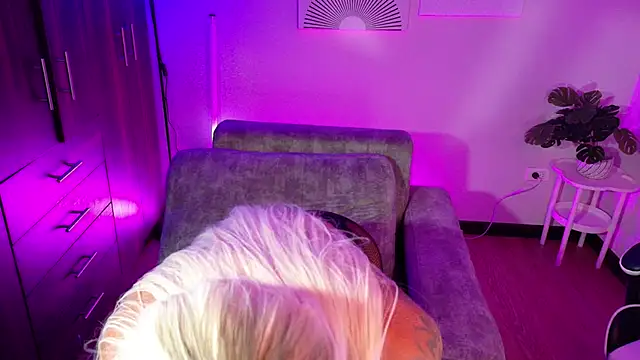 Snapshot of a_belladanger chatting on May 2026 02:04:01 AM a belladanger online show from May 2026 02:04:01 AM