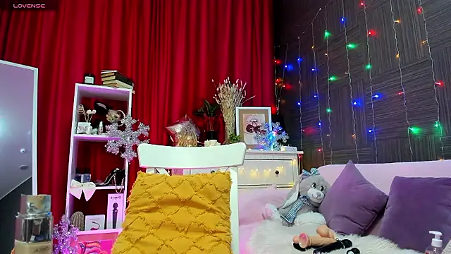 Snapshot of Queen_baby chatting on December 2024 02:20:01 AM Queen baby online show from December 2024 02:20:01 AM