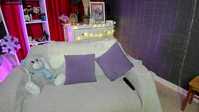 Snapshot of Queen_baby chatting on December 2024 02:40:01 AM Queen baby online show from December 2024 02:40:01 AM