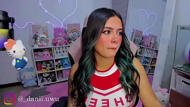 Snapshot of CuteDani_ chatting on May 2026 06:33:01 AM CuteDani online show from May 2026 06:33:01 AM