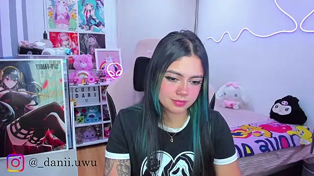 Snapshot of CuteDani_ chatting on January 2026 07:04:01 AM CuteDani online show from January 2026 07:04:01 AM