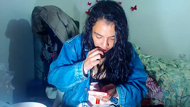 AmaraRoberts420 online show from November 2025 02:01:02 AM