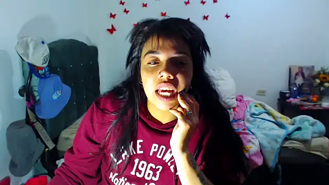 AmaraRoberts420 online show from September 2025 10:37:02 PM
