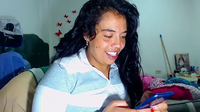 AmaraRoberts420 online show from November 2025 08:24:02 PM