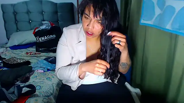 Snapshot of AmaraRoberts420 chatting on January 2026 05:00:02 AM AmaraRoberts420 online show from January 2026 05:00:02 AM