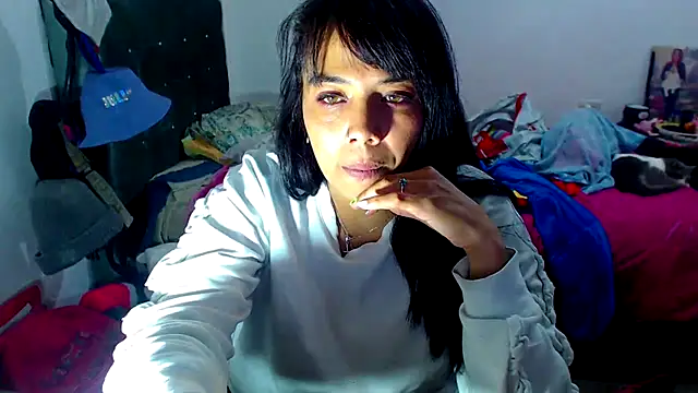AmaraRoberts420 online show from September 2025 12:22:02 AM