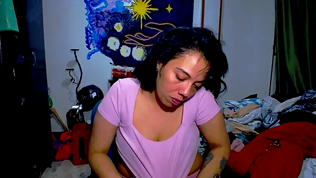 Snapshot of AmaraRoberts420 chatting on May 2026 02:42:01 AM AmaraRoberts420 online show from May 2026 02:42:01 AM