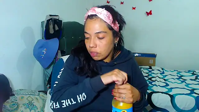 AmaraRoberts420 online show from November 2025 06:51:02 PM