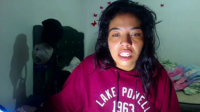 AmaraRoberts420 online show from December 2025 06:09:02 PM