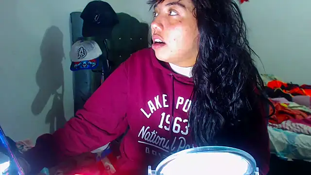 AmaraRoberts420 online show from November 2025 07:36:01 PM