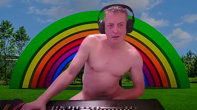 JulioMaximus online show from April 2026 07:33:01 PM