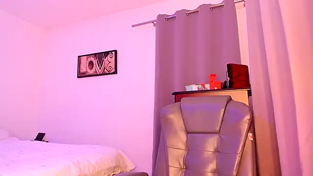 leilahot14 online show from March 2026 06:15:02 PM