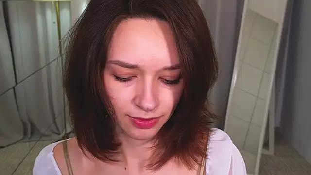 VivianLy  online show from December 2024 11:28:02 AM