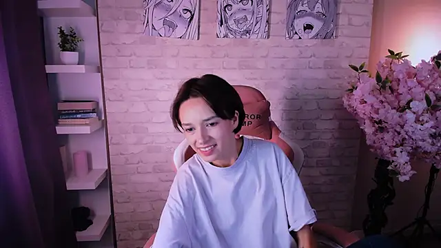 VivianLy  online show from September 2025 11:28:02 AM